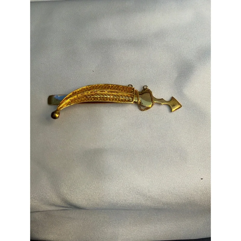 Vintage Omani Khanjar Dagger Tie Clip Gold Tone Filigree Middle Eastern Jewelry